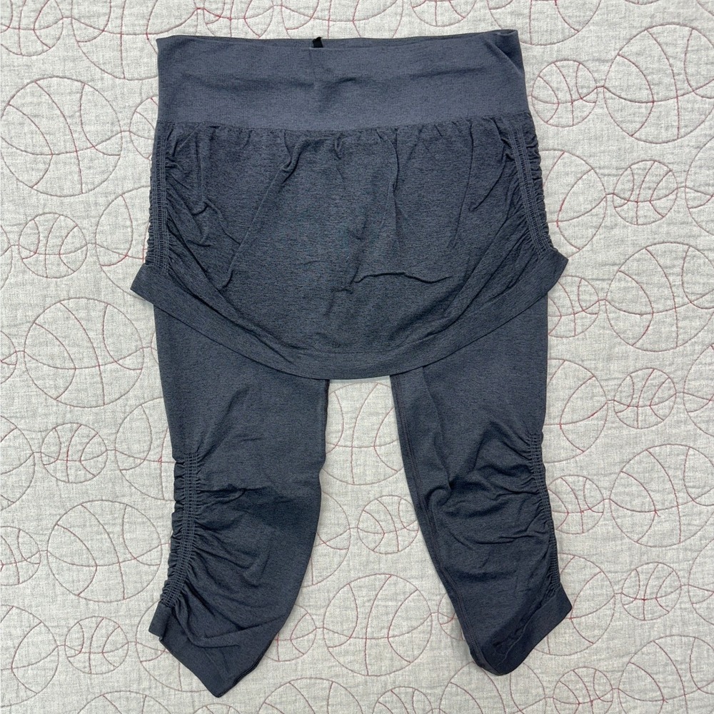 Athleta Capri Leggings Gray Ruched Skirted / Womens Small